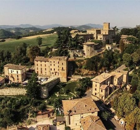 Hotel Antico Borgo Di Tabiano Castello - Relais de Charme Tabiano Terme Esterno foto