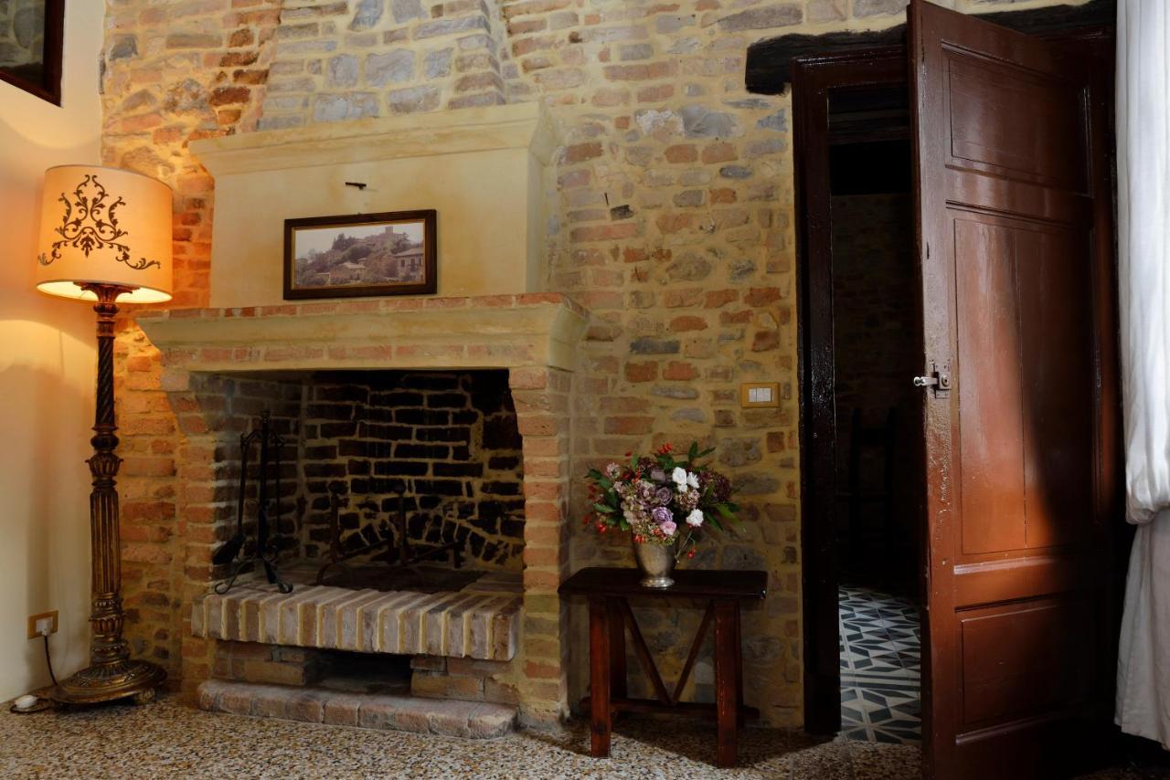 Hotel Antico Borgo Di Tabiano Castello - Relais de Charme Tabiano Terme Esterno foto