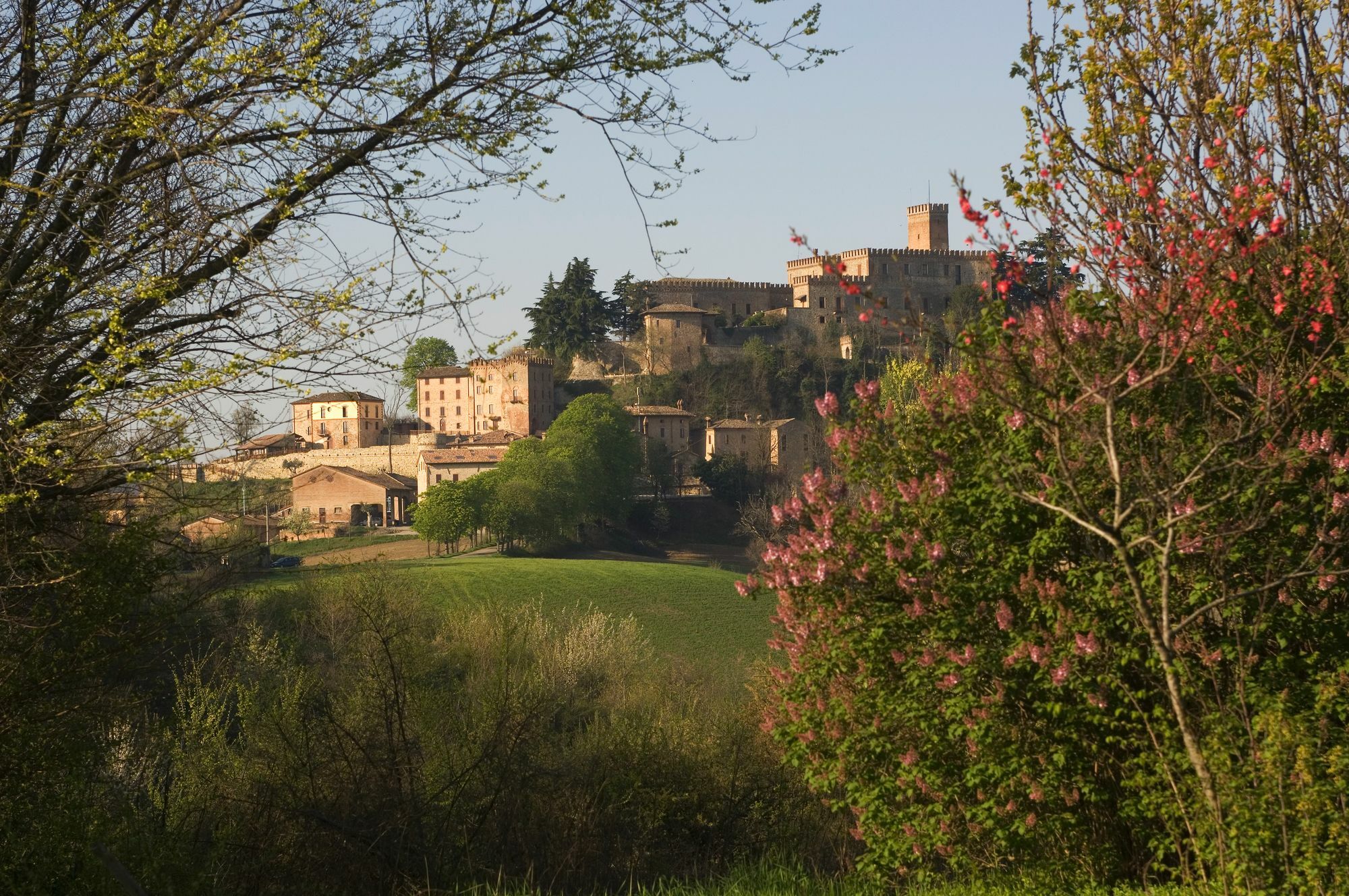 Hotel Antico Borgo Di Tabiano Castello - Relais de Charme Tabiano Terme Esterno foto
